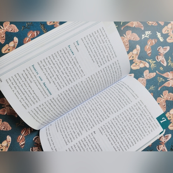 Dream Dictionary A-Z by Theresa Cheung - Picture 3 of 4